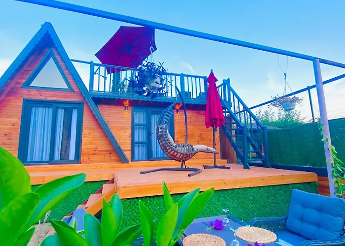Garden And Hotel *