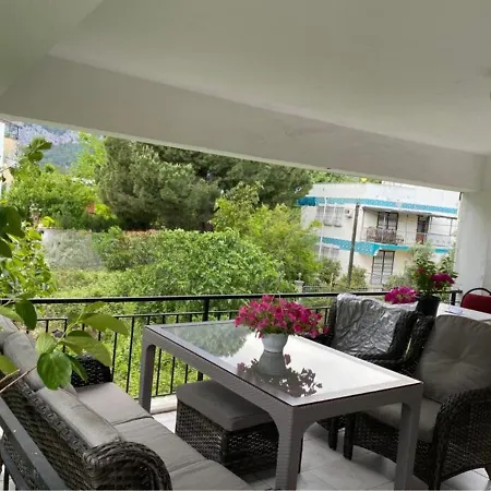 Garden Hotel *