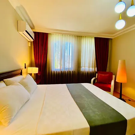 Garden Hotel *